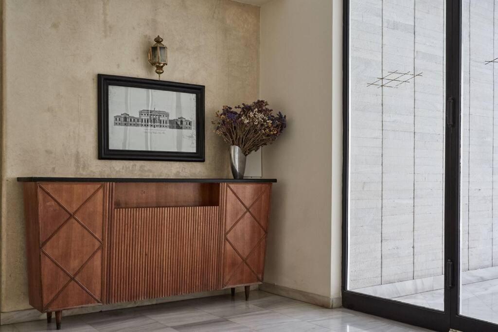 Chic N Bright 3Bd Apt With Hilton View เอเธนส์ ภายนอก รูปภาพ